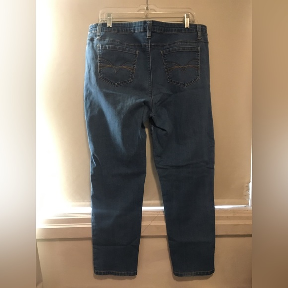 Cleo Jeans - Picture 8 of 8